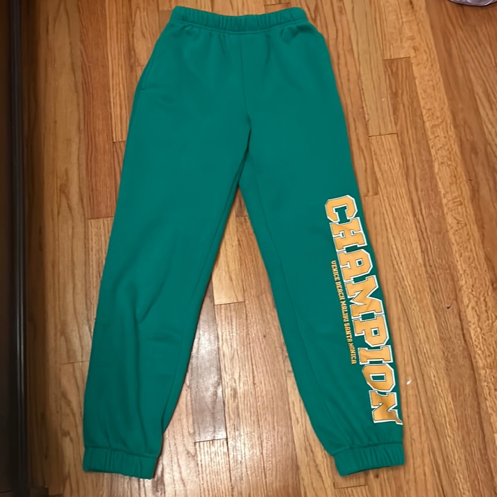 Comfy cute trendy Edikted sweatpants, aesthetic. Oversized sweats. Loungewear